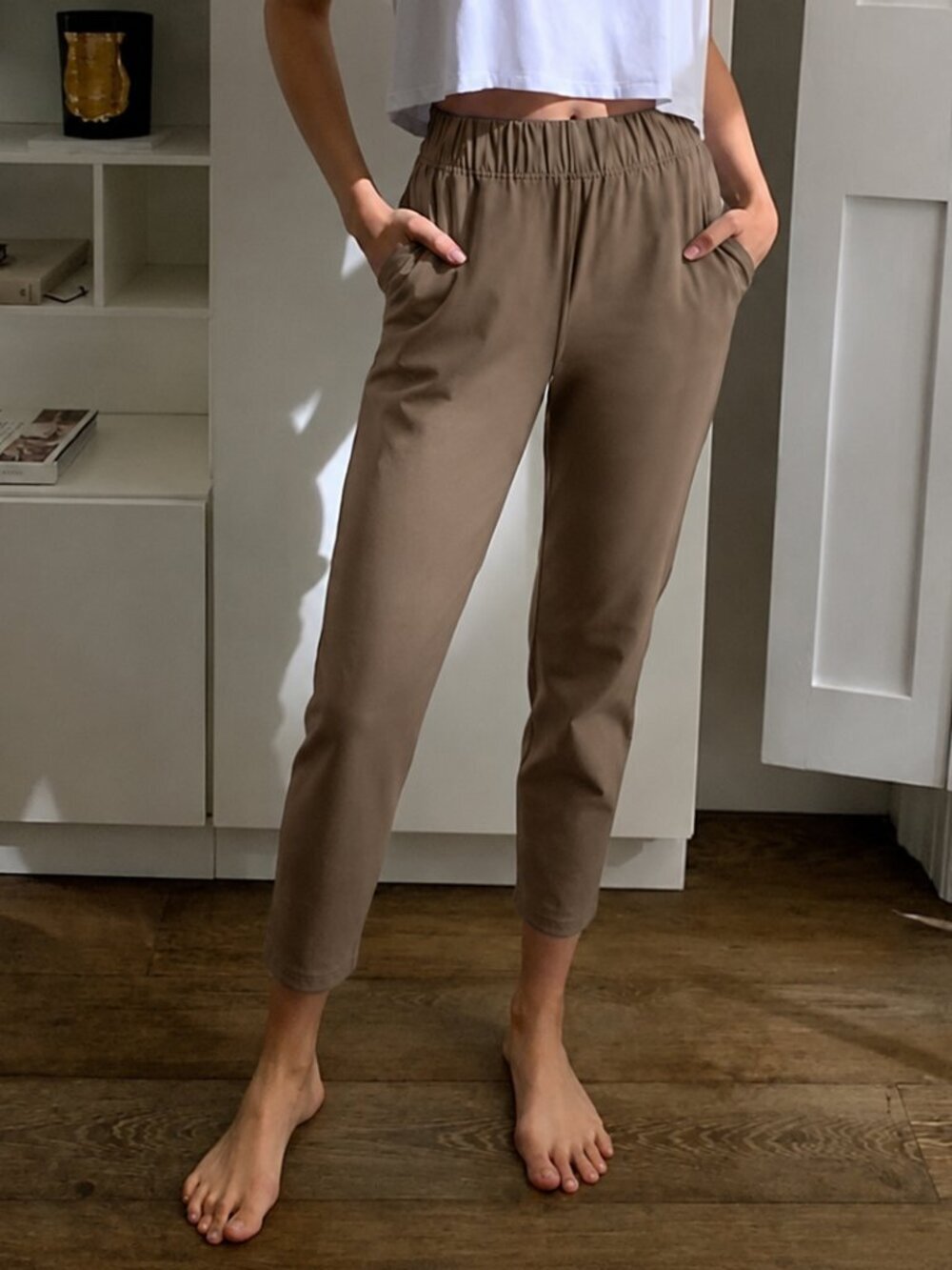 Aritzia The Group Babaton Weekender Pant Slim Tapered Leg Joggers Deep Taupe S